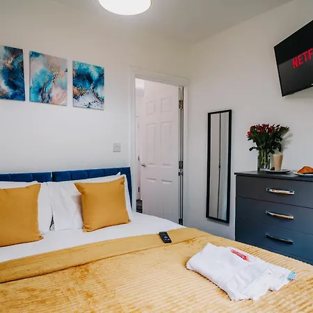 Stunning 4-bed Fast Wifi Near Centre, Garden, Family, Contractors *