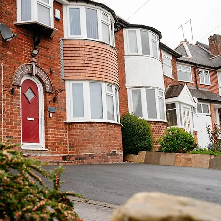 Stunning 4-bed Fast Wifi Near Centre, Garden, Family, Contractors