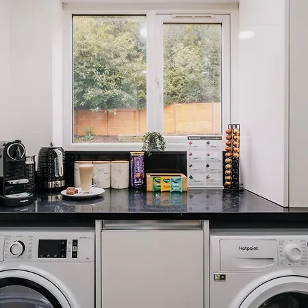 Dom wakacyjny Stunning 4-bed Fast Wifi Near Centre, Garden, Family, Contractors Birmingham